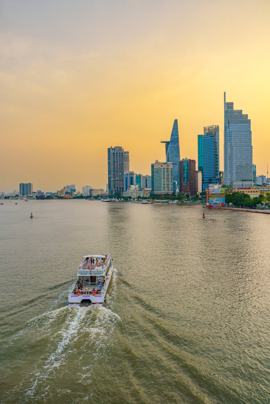 everyday moments in saigon capturing the pulse of the city