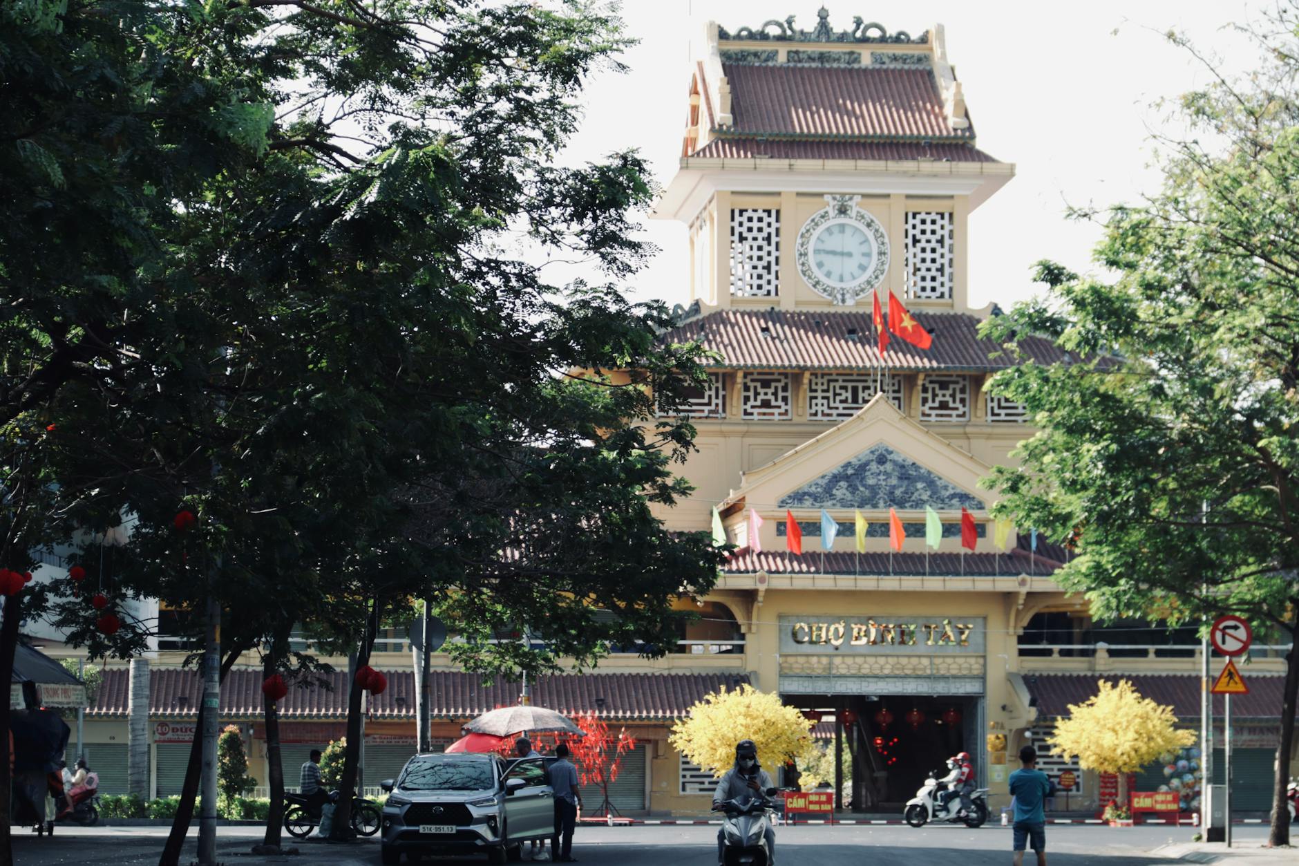 square in front of binh tay market